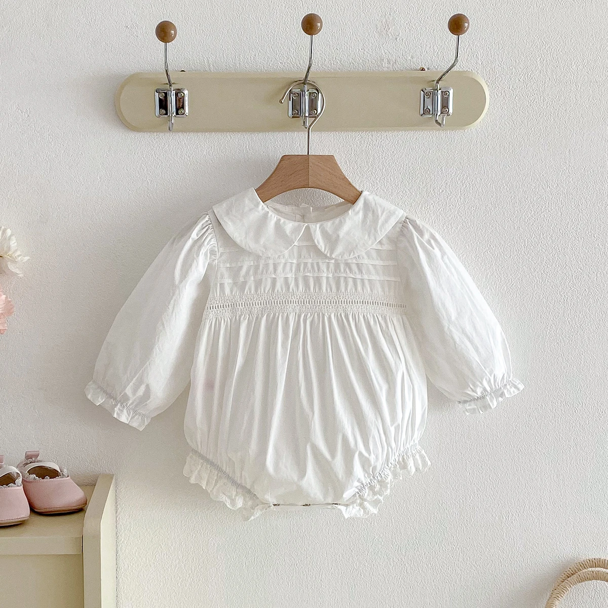 Baby Clothing Brand - 春の女の赤ちゃんロンパース甘い新生児居心地の良い長袖ピーターカラーカバーオールベビーフリルボディスーツ女の赤ちゃん服 0-24M